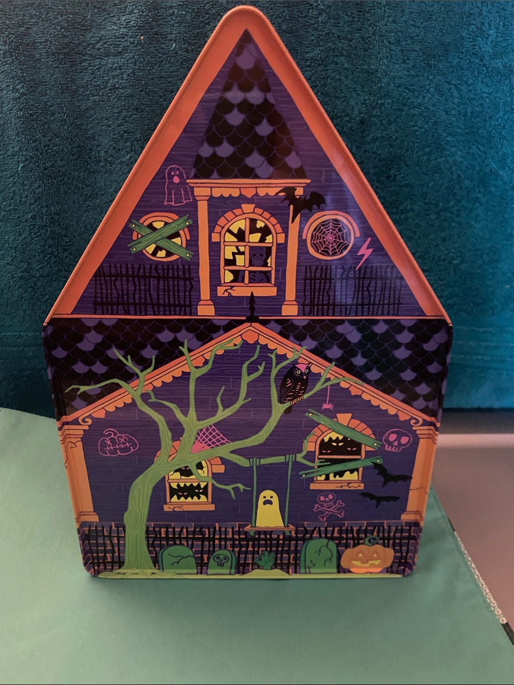 Lush Halloween Haunted House Product Holder Tin - Picture 3 of 5